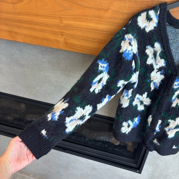 Niko and Abstract V-Neck Cardigan, Size M - Picture 4 of 11